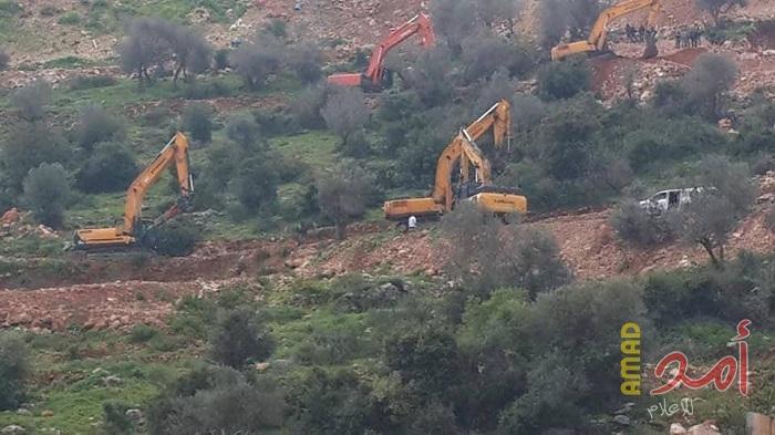 جرافات الاحتلال تهدم بركسا للأغنام في شعفاط بالقدس