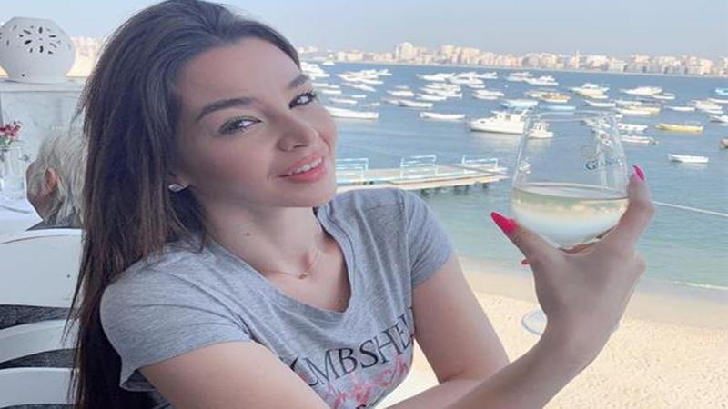 جوهرة تخطف الأنظار بإطلالة جريئة.. شاهد