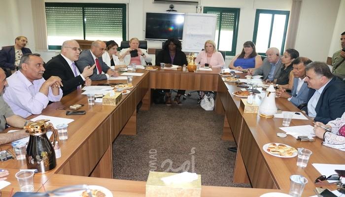 "العمل" واتحاد نقابات عمال فلسطين تبحثان الاتفاقية المقترحة للقضاء على العنف في عالم العمل