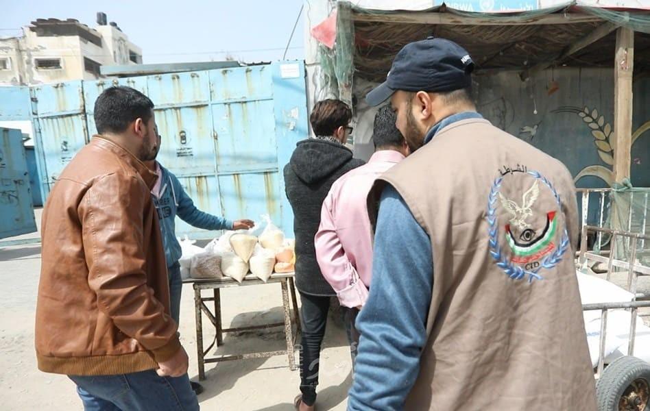 مباحث حماس تُحرر 45 محضر ضبط لتجار وسلع مخالفة