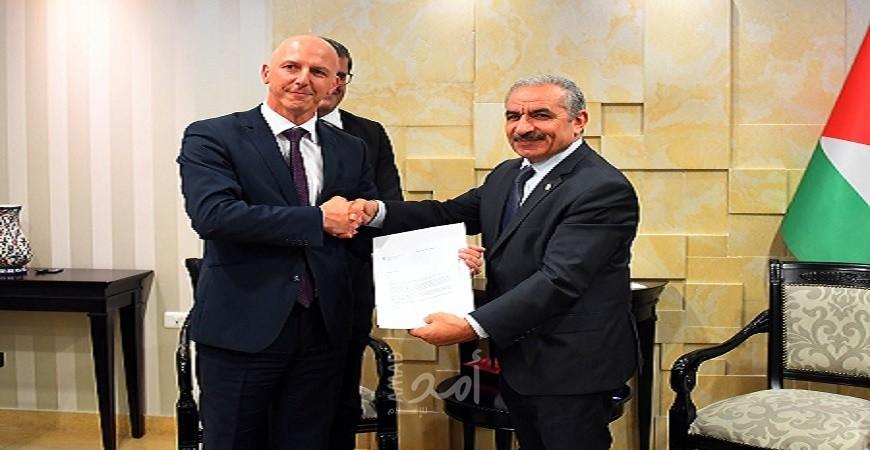 أشتية يبحث مع المبعوث السويسري لعملية السلام آخر التطورات السياسية