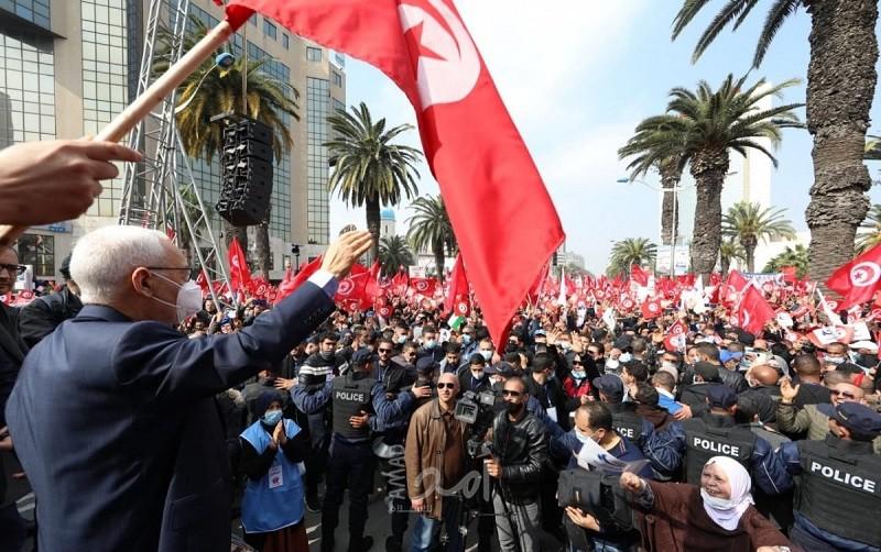 "جون أفريك": ثورة قادمة في "النهضة" التونسية استباقا لمرحلة ما بعد الغنوشي