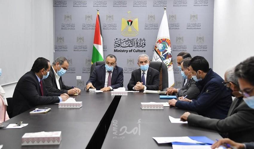 اشتية: نريد أن يكون العام القادم عامًا لتعزيز الرواية الفلسطينية والدفاع عنها