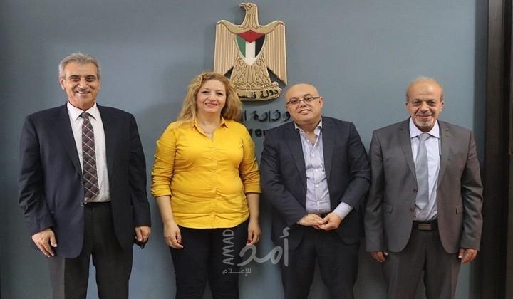رام الله:وزير الثقافة يلتقي وفد اللجنة التأسيسية لجمعية المترجمين العرب