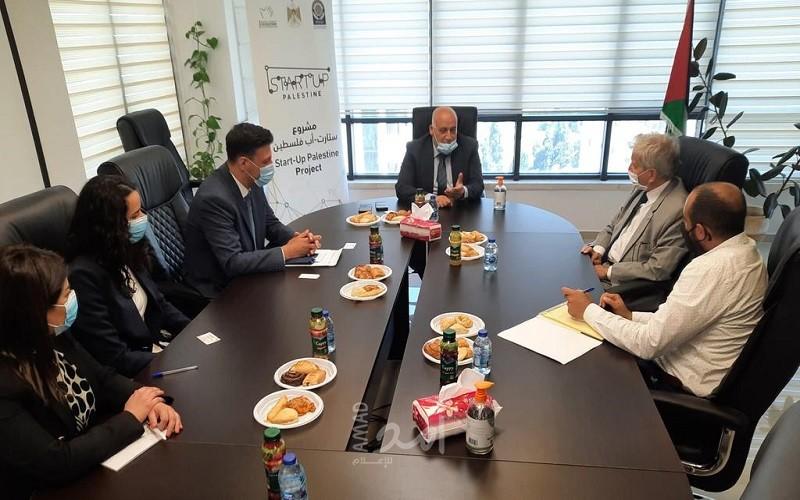 أبو جيش ومدير الوكالة الإيطالية يتفقان على تعزيز العمل المشترك مع صندوق التشغيل