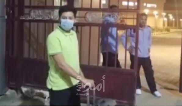 من هو الطبيب الفلسطيني الفدائي الذي أثار اهتمام الإعلام المصري لتطوعه في محاربة كورونا؟!