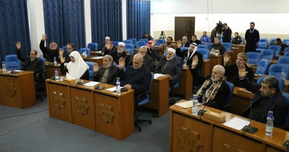 نواب حماس بغزة يقرون توصية بـ "نزع الأهلية عن عباس"