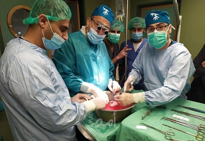 نجاح عملية استئصال ورم حميد لمريض في مستشفى الأقصى وسط القطاع