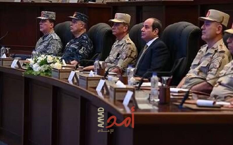 السيسي يجتمع مع قادة الجيش المصري لمناقشة تطورات الأوضاع في المنطقة - فيديو
