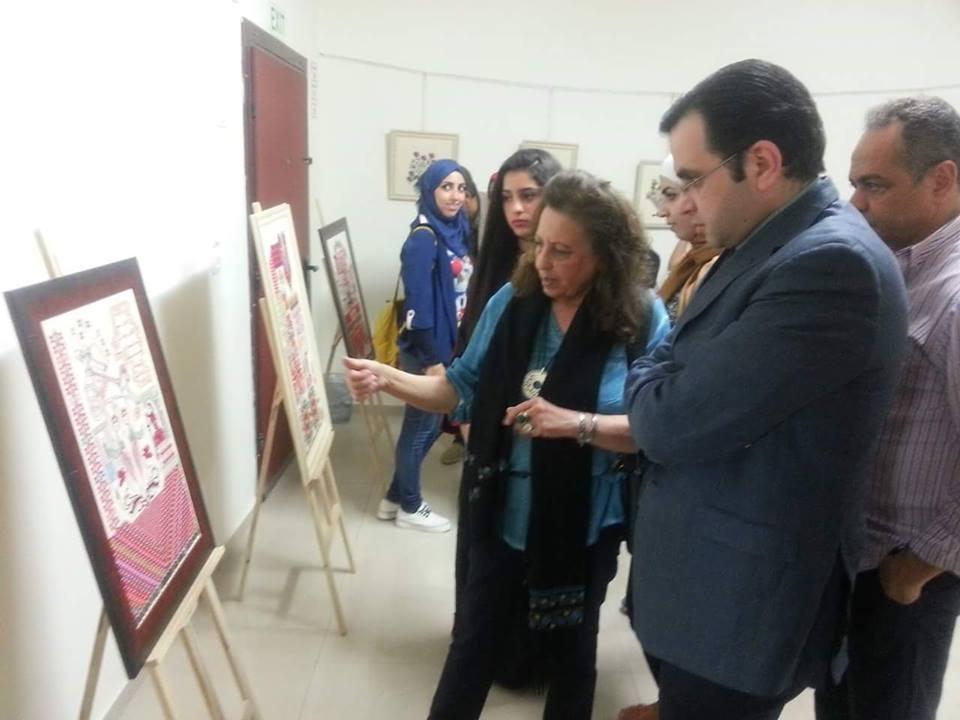 وزير الثقافة يفتتح معرض الفنانة زهيرة زقطان "على هذه الأرض أم البدايات"
