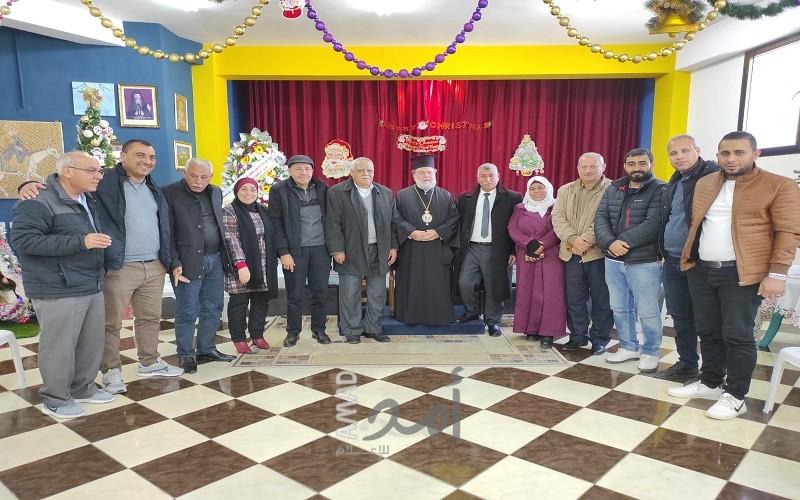 "الديمقراطية" تزور كنيسة القديس برفيريوس بغزة لتقديم التهاني بعيد الميلاد