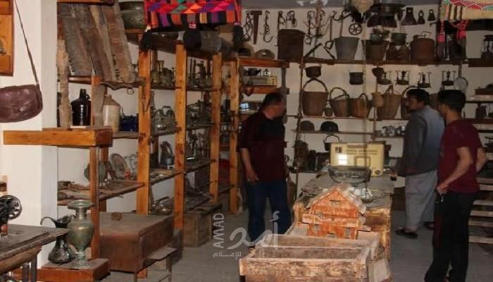 بالصور والفيديو.. زوجان يفتتحان "متحفاً للآثار" جنوب قطاع غزة