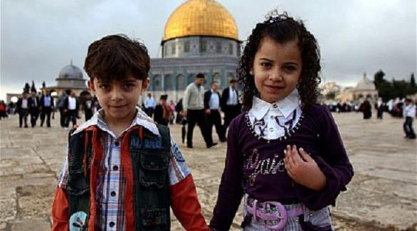 اصغر صحافية فلسطينية..جنا ام الثمان سنوات تلاحق بكاميرتها ممارسات الاحتلال