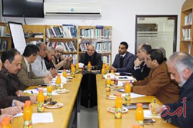 المركز الفلسطيني يعقد جلسة حوارية " ماذا بعد قرار المحكمة الدستورية بحل المجلس التشريعي؟"