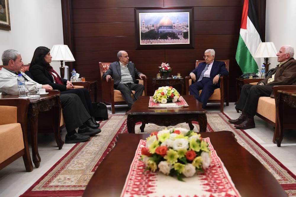 الاحمد ينجح في عقد لقاء تصالحي بين الجبهة الشعبية والرئيس عباس