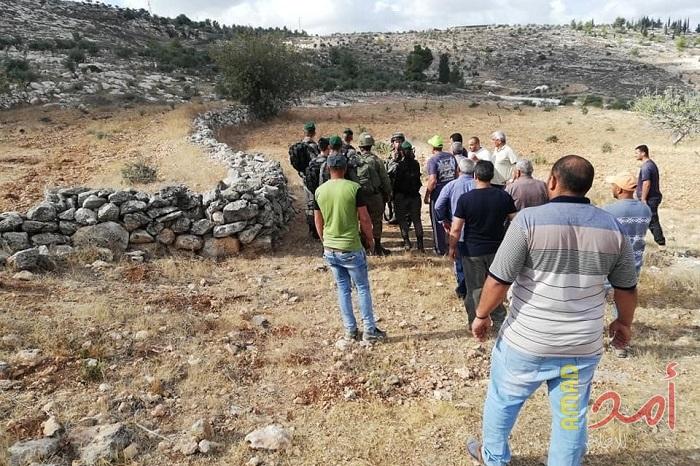 بالصور.. سلطات الاحتلال تمنع المواطنين من العمل في أراضيهم بالخليل