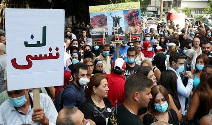 لبنانيون ينددون بتعليق التحقيق في انفجار مرفأ بيروت: "لن تقتلونا مرتين"