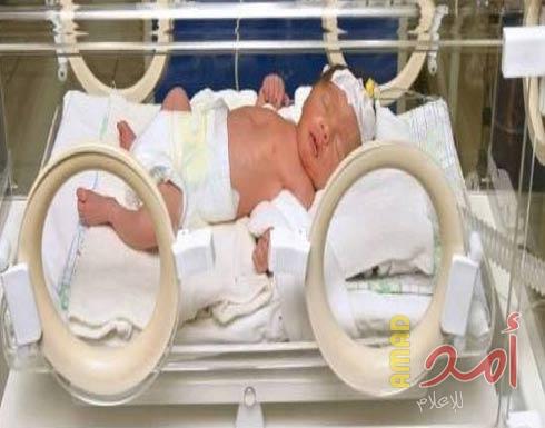 خرج إلى الحياة بعدما بقي 55 يوماً في رحم أمه الميتة!
