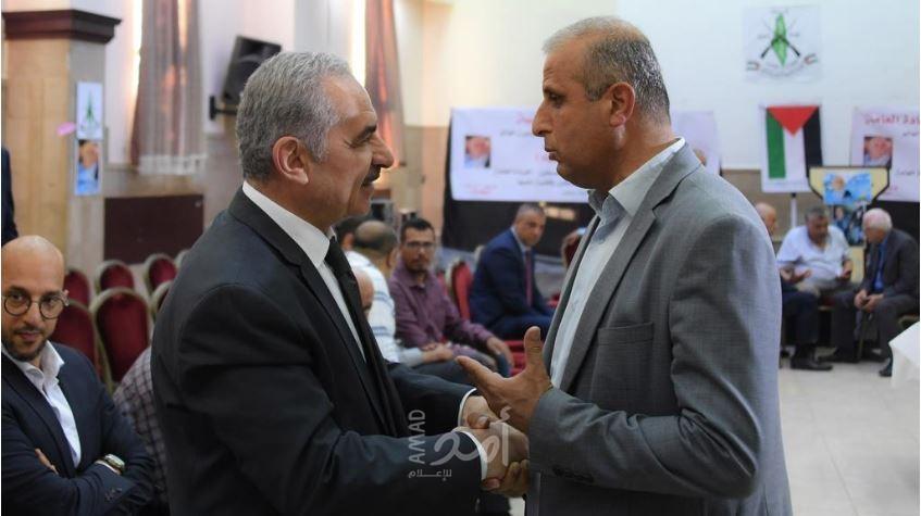 اشتية يقدم واجب العزاء بوفاة أحمد جبريل