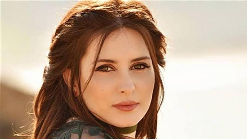 بالفيديو .. الجزائرية "كنزة مرسلي" تتجاوز ١٠٠ ألف مشاهدة  بــ “غلطة زمان "