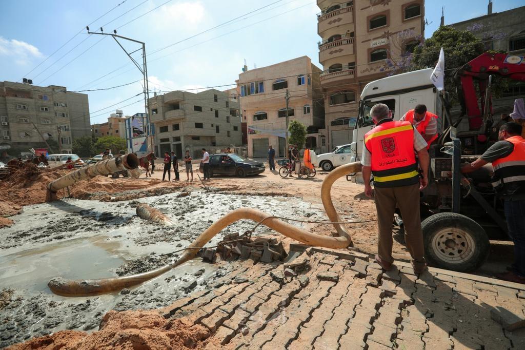 بلدية غزة تبدأ حملة " حنعمرها " لتنظيف شوارع المدينة