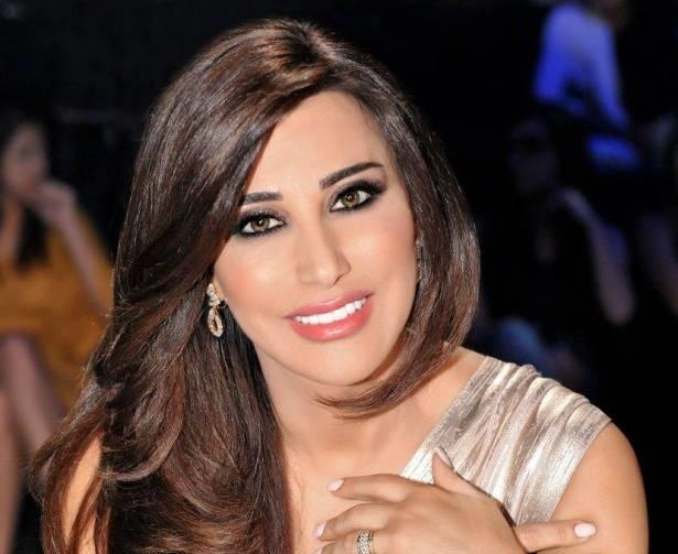 نجوى كرم تحيي حفلها الغائي الأول بــ السعودية