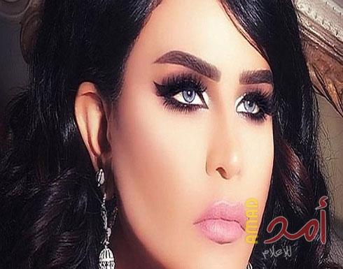 أحلام تواصلُ مغازلة نفسها بدون مكياج