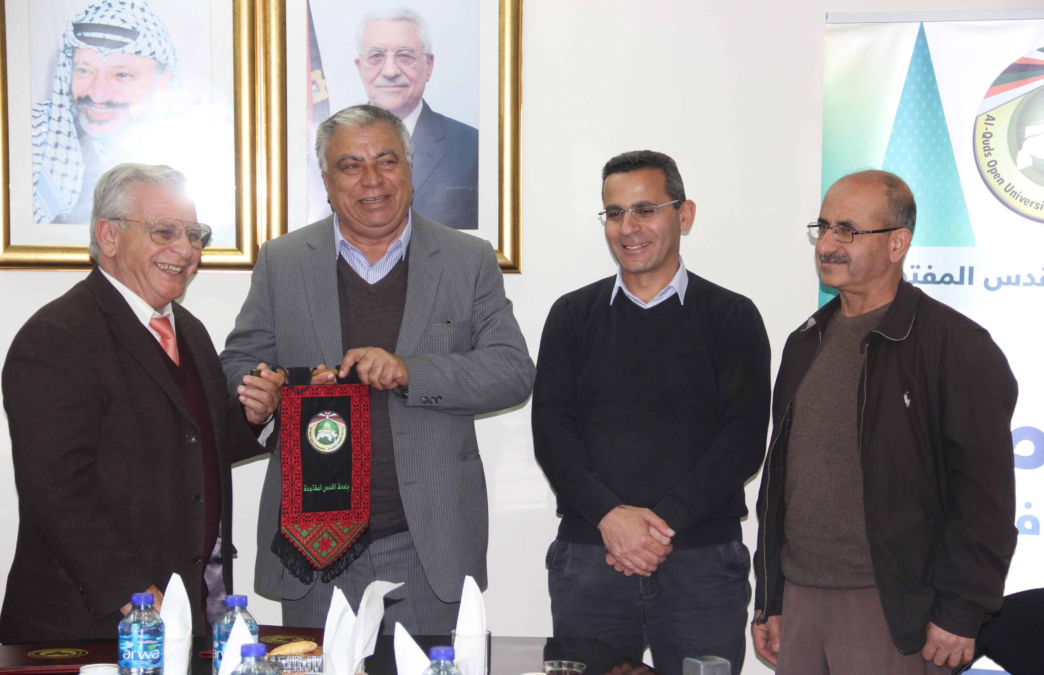 "القدس المفتوحة" واتحاد لجان العمل الزراعي يوقعان مذكرة تعاون مشترك