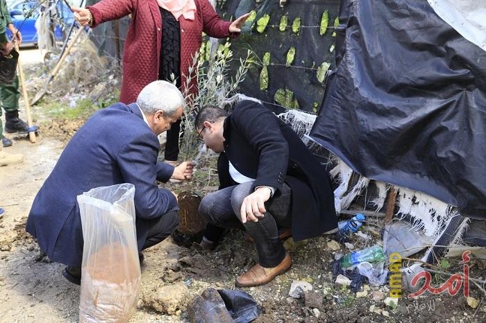 بلدية قلقيلية تشارك في فعالية زراعة الأشجار وحملة التنظيف