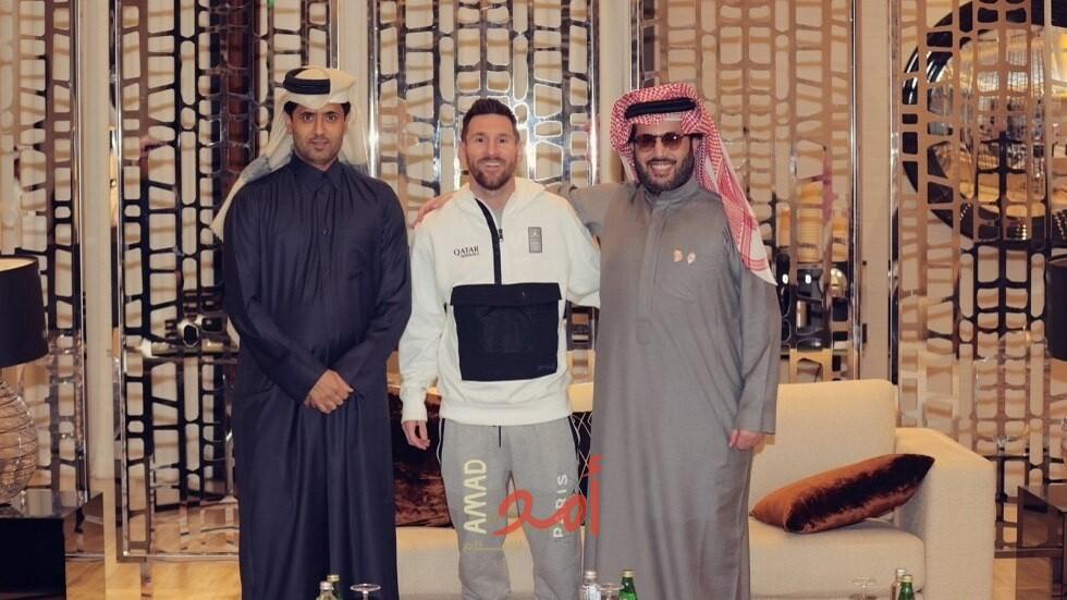 السعودية.. تركي آل الشيخ يستقبل نجوم باريس سان جيرمان بأكاليل الزهور