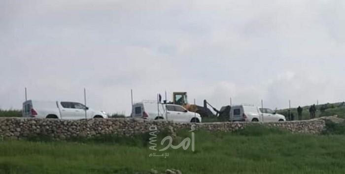 بالصور.. قوات الاحتلال تهدم غرف زراعية في الخليل