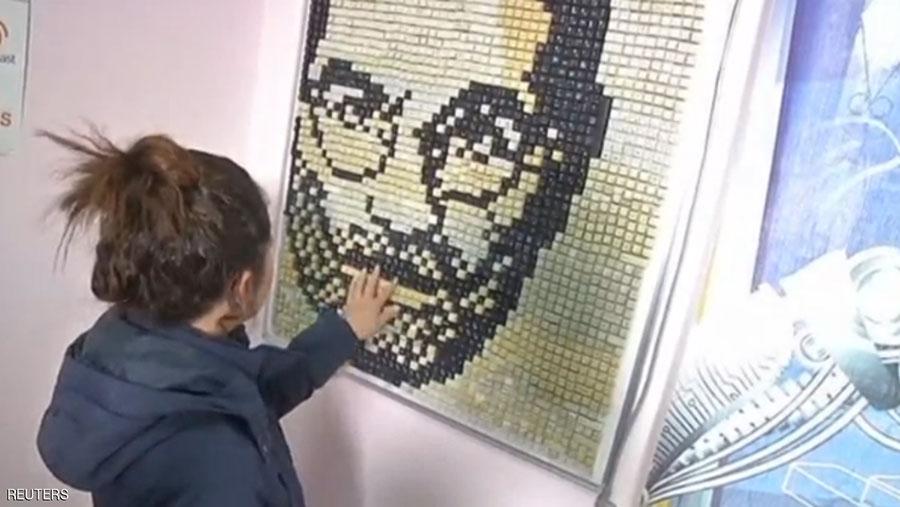 ستيف جوبز على لوحة المفاتيح في أوكرانيا