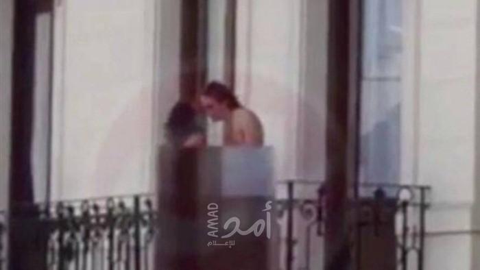 صوروا رجل وزوجته في غرفة النوم بواسطة منظار ونشروا الفيديو والأمن يقبض عليهم