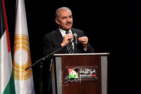 أشتية يدعو مؤسسات الإقراض لإجراء مراجعة جدية لتخفيض تكلفة القروض