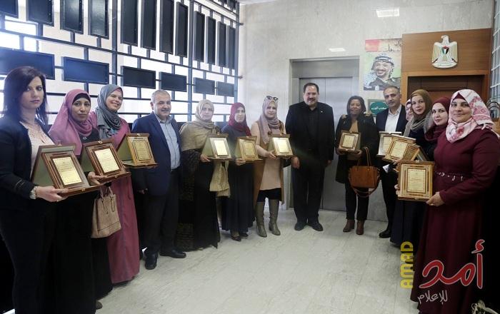 وزير التربية يكرّم مديرات مدارس التحدي بمناسبة يوم الأم