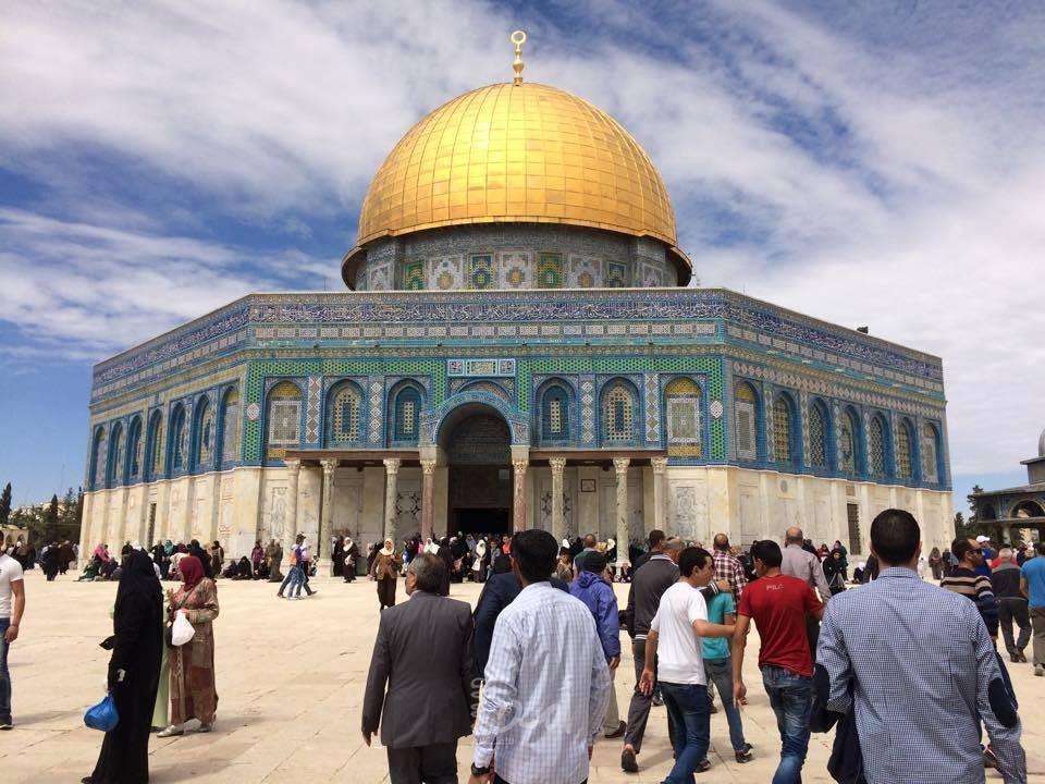 دائرة الأوقاف تستنكر اعتداءات جيش الاحتلال على المصلين بالأقصى