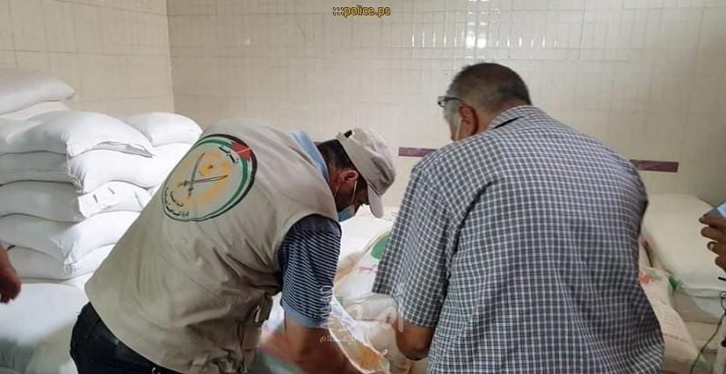غزة: مباحث تموين حماس تضبط (10) أطنان مواد غذائية مُخالفة ومُتلاعب بأسعارها