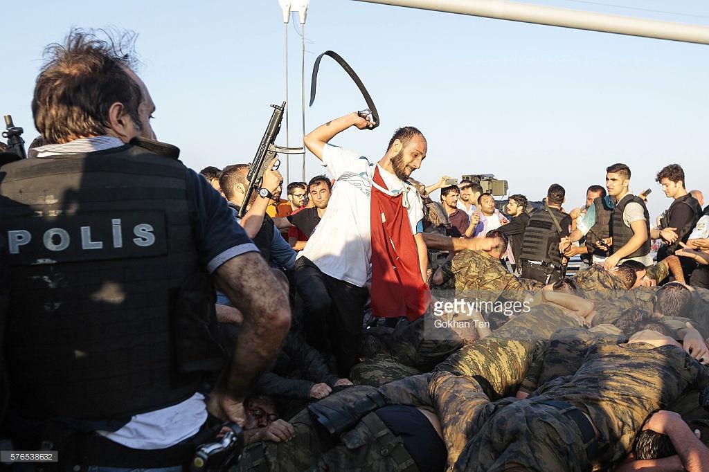 أردوغان يعلن حالة الطوارئ في تركيا لمدة 3 أشهر