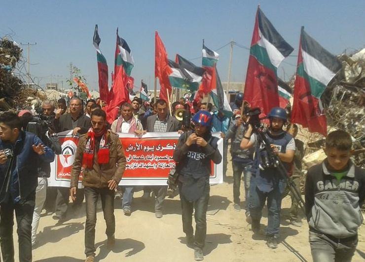 بالصور: الديمقراطية تنظم مسيرة جماهيرية حاشدة صوب ناحل عوز شرق غزة وتدعو لتصعيد الانتفاضة