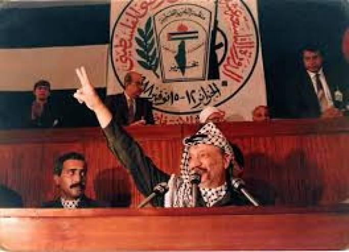 30 عاماً على اعلان "الاستقلال"  و"أمد" يعيد نشر وثيقة الراحل "عرفات"