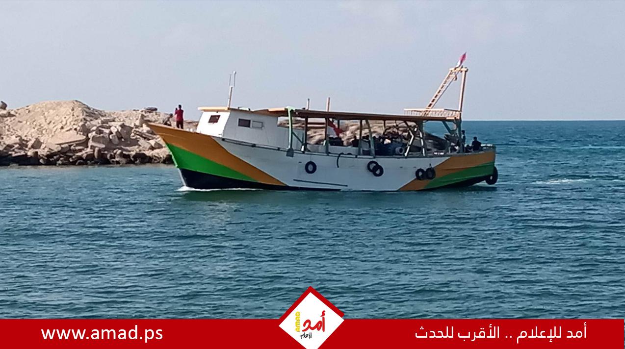 أكبر مركب صيد بـ"صناعة فلسطينية" يحتضن مياه بحر غزة - صور