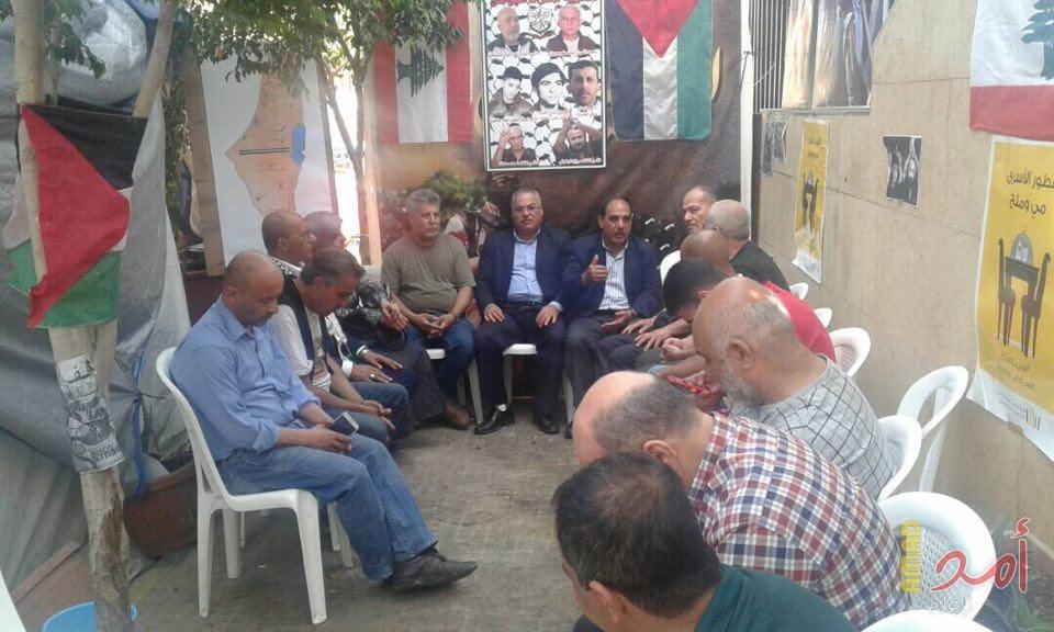 جبهة التحرير وحزب الشعب يشاركون في خيمة التضامن مع الأسرى في لبنان