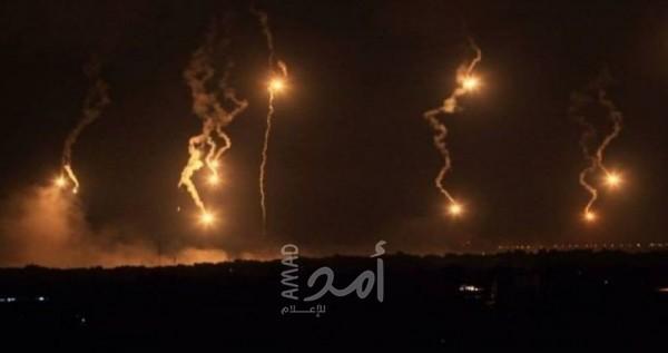 جيش الاحتلال يطلق قنابل إنارة شرق دير البلح وسط قطاع غزة