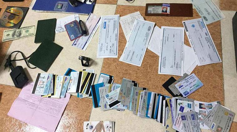 ضبط معدات تزوير في الخليل