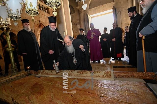 البطريرك ثيوفيلوس يترأس في كنيسة القيامة شعائر تقديس زيت مباركة ملك بريطانيا