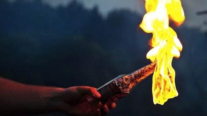 شبان يستهدفون قوات الاحتلال بالحجارة والزجاجات الحارقة في القدس