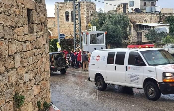 محدث.. جيش الاحتلال يعتقل شاباً بدعوى محاولته تنفيذ عملية طعن في الخليل - صور وفيديو