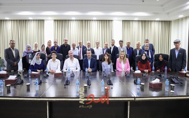 اشتية يستقبل وفد الناشرين العرب المشاركين في معرض فلسطين الدولي للكتاب