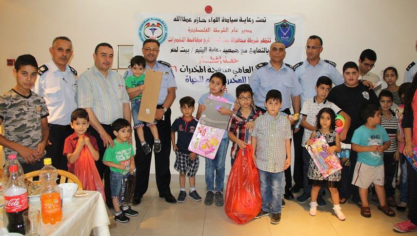 الشرطة تقيم مأدبة إفطار للأيتام في بيت لحم