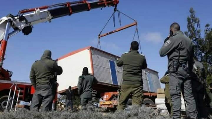 جيش الاحتلال يستولي على كرفان سكني شرق يطا
